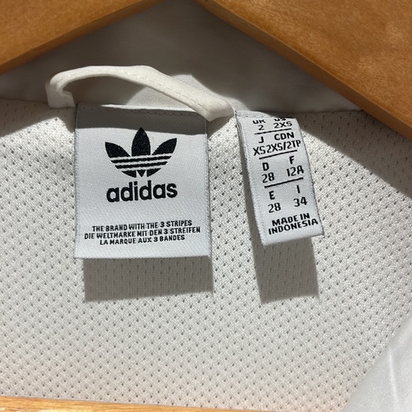 Adidas originals windbreaker - Picture 7 of 9